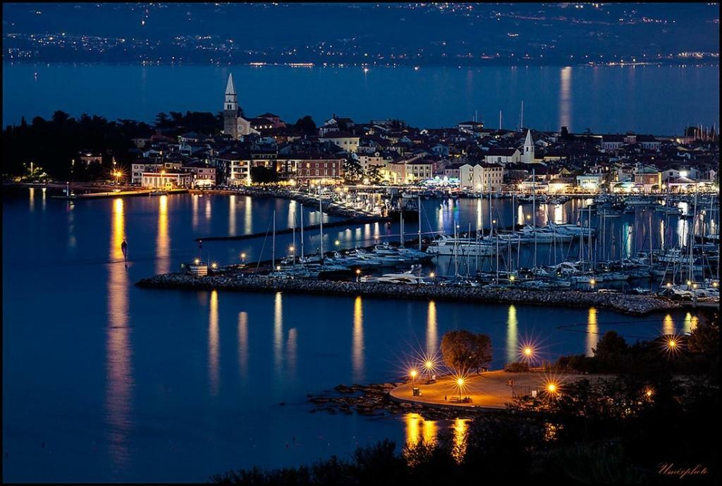 Cozy Apartments Buket In The Center Izola Extérieur photo
